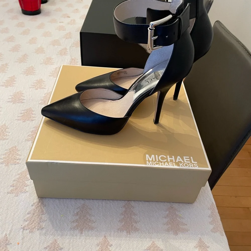 Michael Kors Black Leather Heels with Buckle - Picture 3 of 9